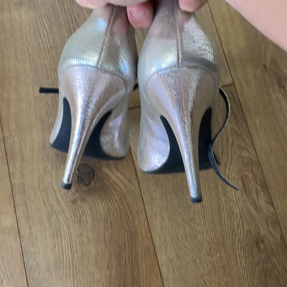 Intermix Pour La Victoire Silver Snake Mary Jane Heels - Picture 3 of 7